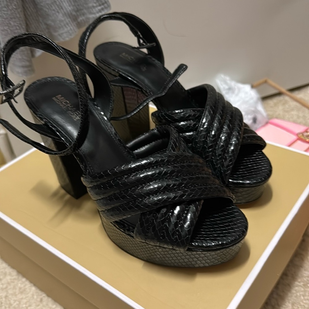 Highheel sandals